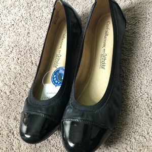 Women’s black flats
